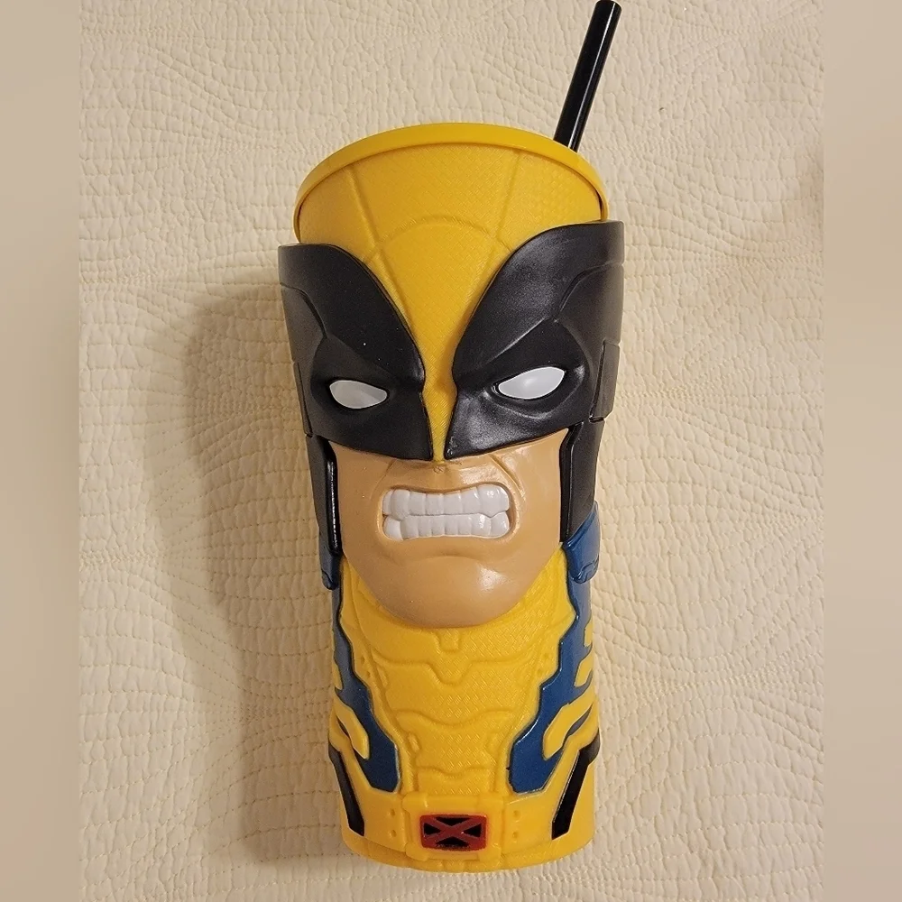 NWOT Wolverine 32 oz Tumbler Cup with Lid and Silicon Straw